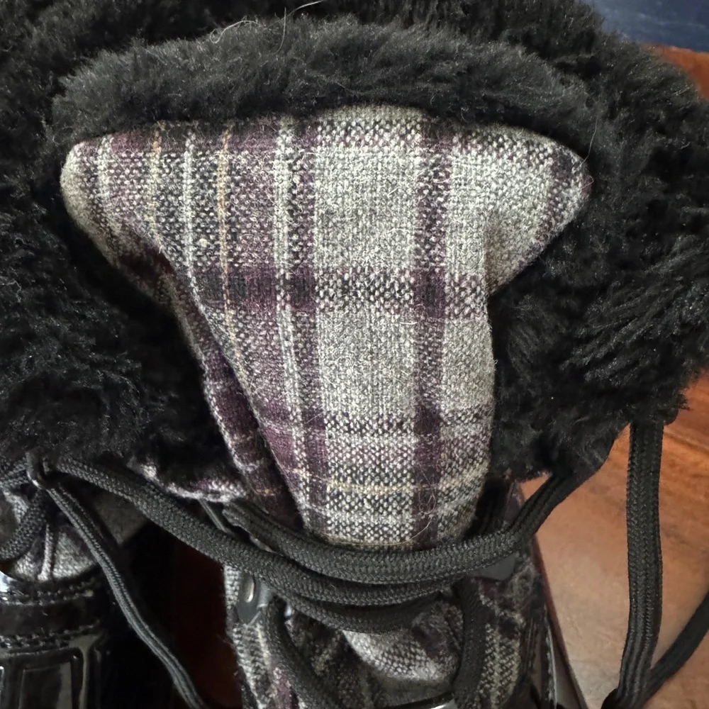 G.H. Bass Snowbird Duck Boots Womens 6 Black Purple Plaid Faux‎ Fur Excellent